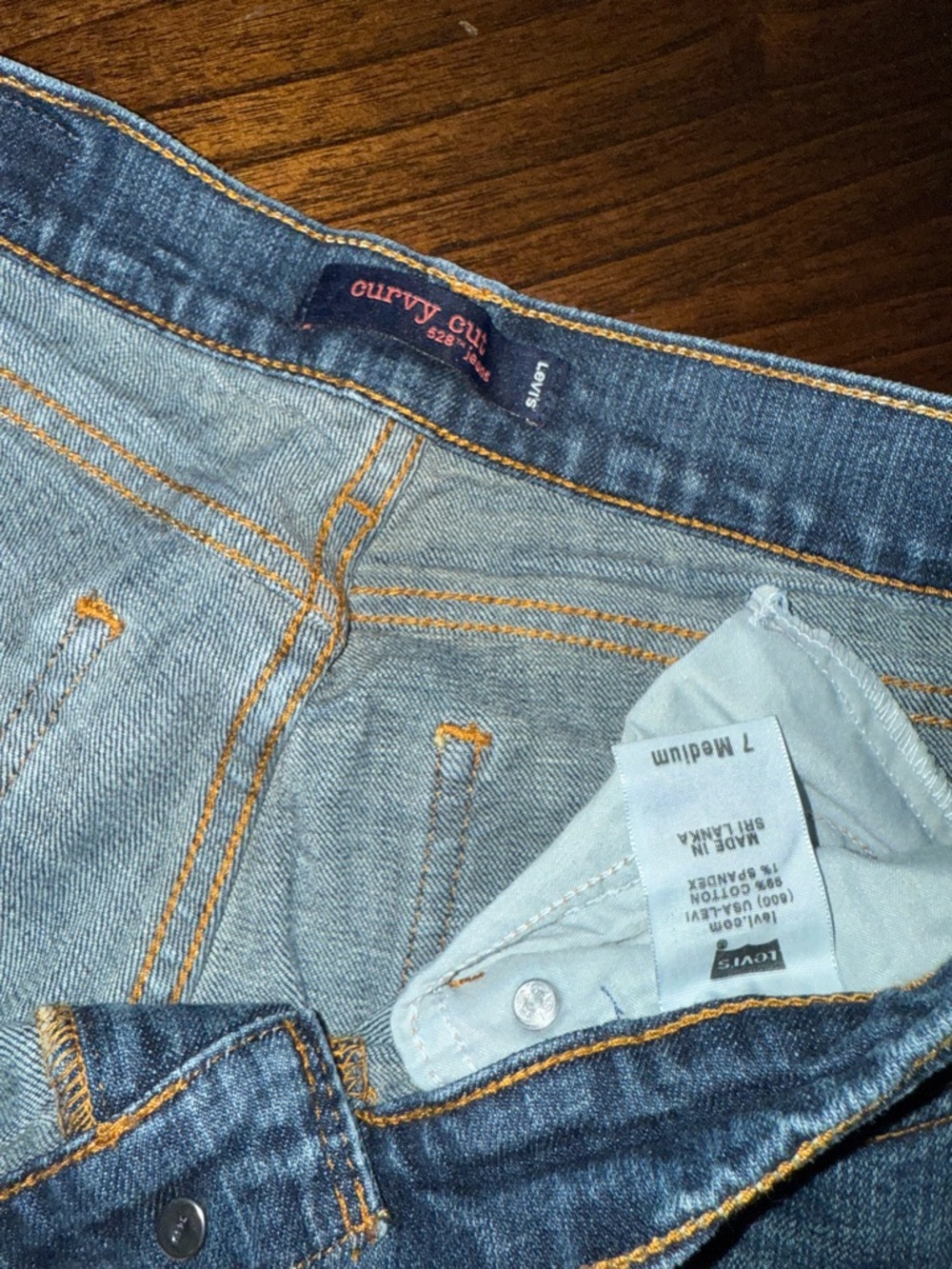Levi's Women's bootcut Jeans in Blue Denim size 7 - Picture 3 of 6